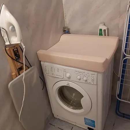 With Free Parking Lägenhet