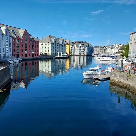 With Free Parking Apartment Alesund