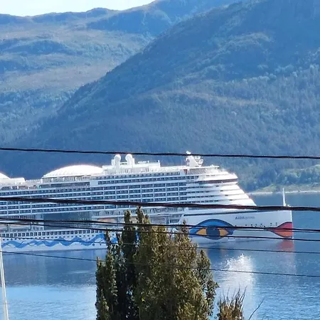 With Free Parking Apartman Ålesund